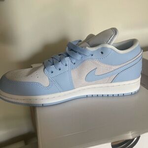 Woman Air Jordan 1low Blue